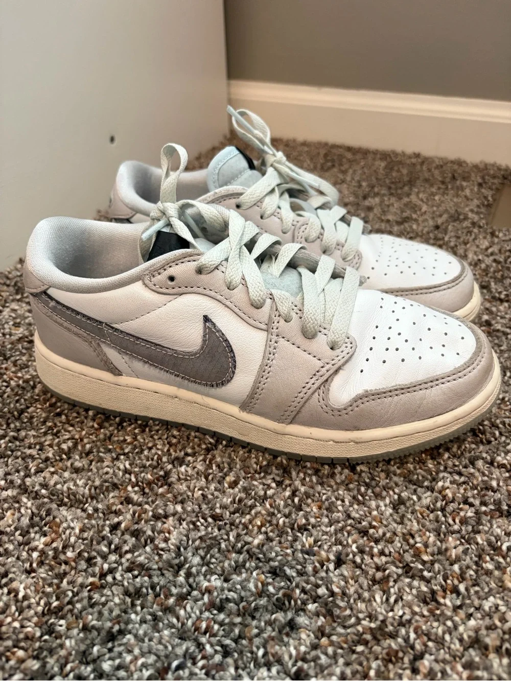 Jordan kids  Low-Top Sneakers in White and Light Gray